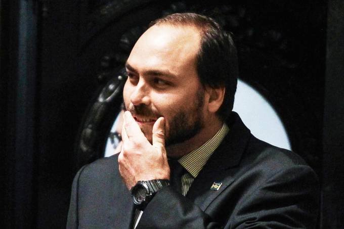 Carlos Bolsonaro respondeu Lula no Twitter Foto: Reprodução