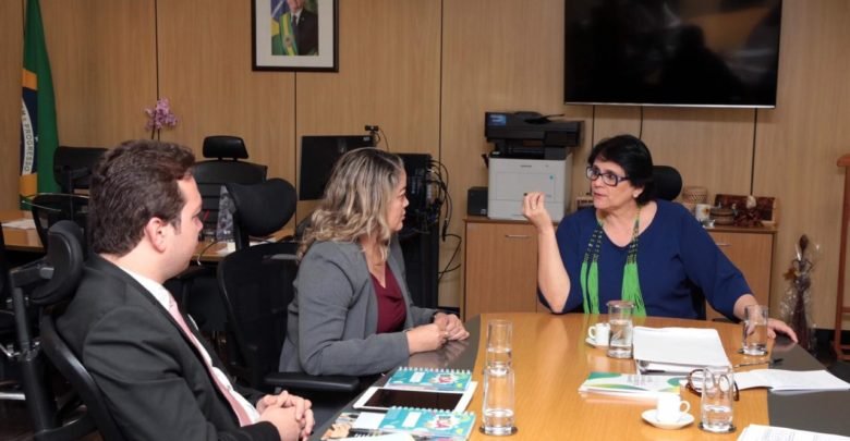 DEPUTADA MICAL DAMASCENO E MINISTRA DAMARES