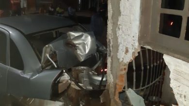 Criminosos colidiram com residência