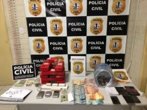 Droga e dinheiro apreendido pela polícia