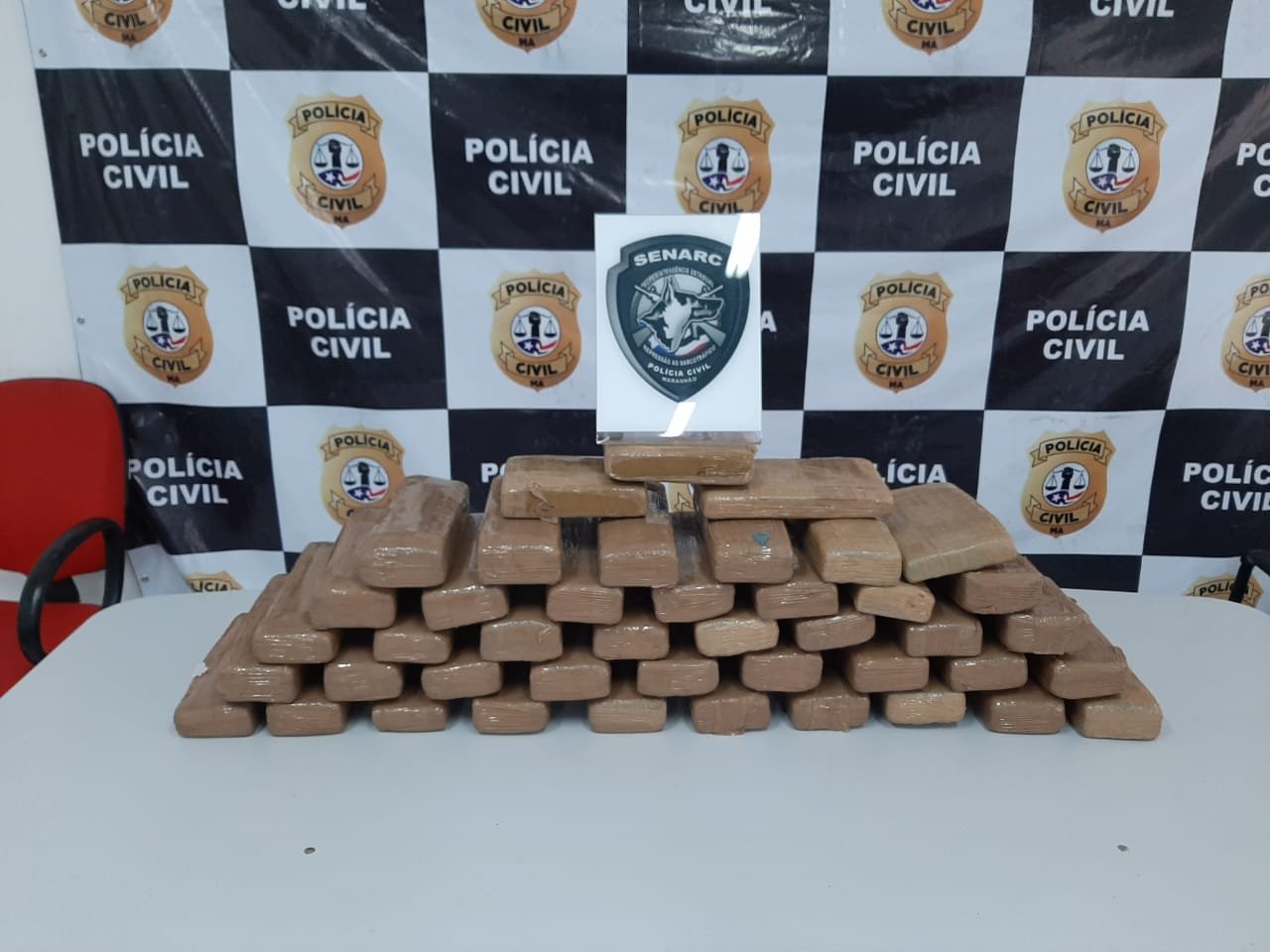 43 peças de maconha apreendida