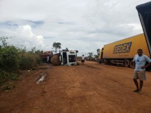 Parte da carga foi saqueada segundo a PRF
