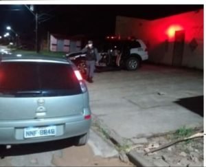 Veículo apreendido com os acusados