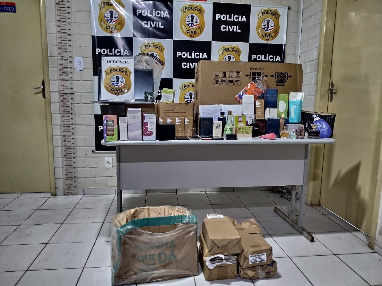 Parte da carga apreendida pela policia