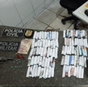 Arma e droga apreendida pela Polícia
