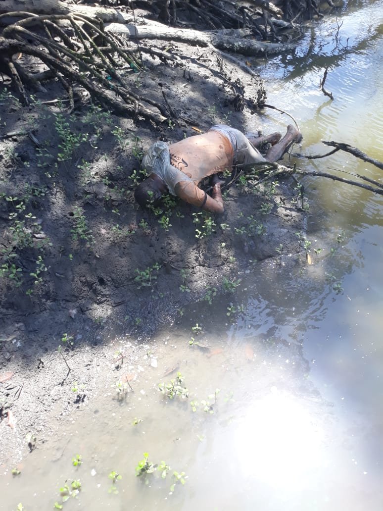 Corpo encontrado na beira do Mangue, na praia de Panaquatira
