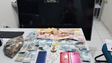 Dinheiro, drogas e celulares apreendidos com os acusados