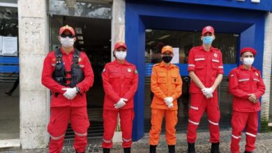 Equipes de Bombeiros se dividem para ajudar na organização de filas em bancos