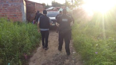 Homens da Polícia Civil durante a ''Operação Recado''