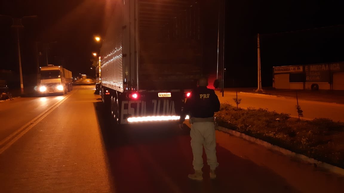 PRF conseguiu apreender caminhão com madeira ilegal