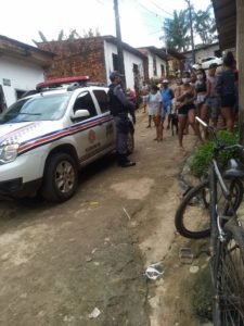 A Polícia encontra-se no local do crime
