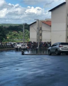 Polícia no local dos apartamentos