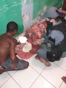 Policiais auxiliam nascimento de um bebê