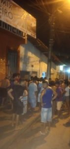 Populares no local do homicídio