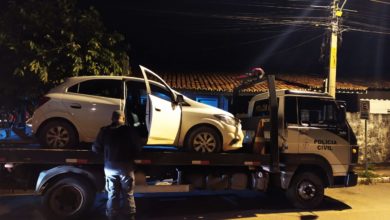 Veículo roubado apreendido pela polícia