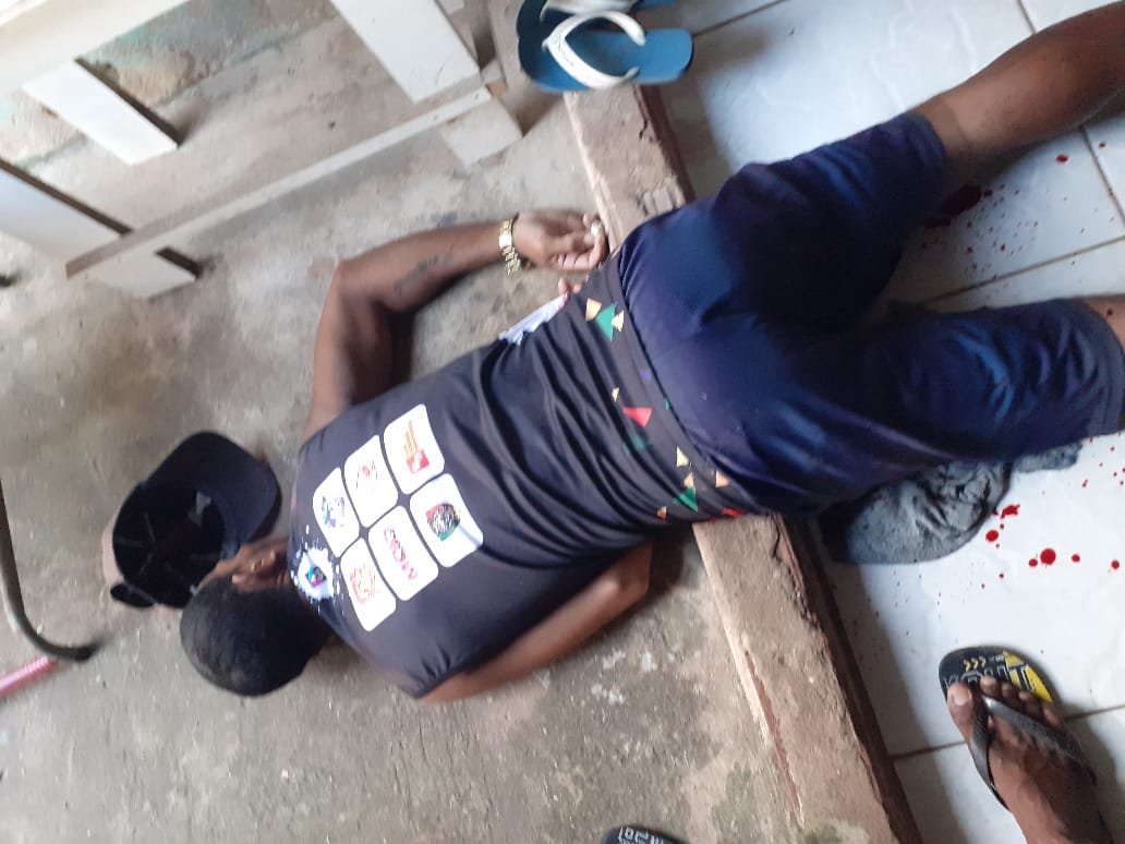 Vítima estava na porta de casa quando foi assassinado