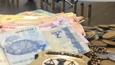 Dois mil reais e mais 2 armas