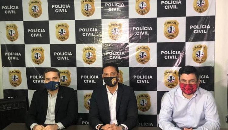 Delegados durante entrevista coletiva
