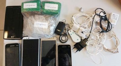 Droga e celulares apreendido com o Agente Penitenciário