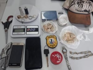 Droga encontrada encontrada junto com os criminosos