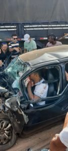 Motorista ficou preso as ferragens
