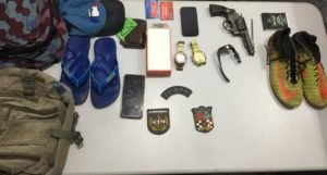 Objetos apreendidos com os criminosos