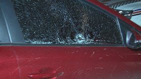 Veículo atingido por disparos de arma de fogo