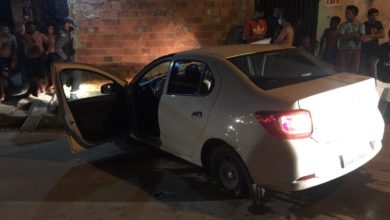 Veículo ficou completamente destruído