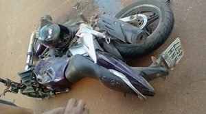 Motocicleta ficou completamente destruída