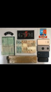 1 kg de maconha e dinheiro