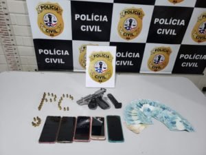 Arma e dinheiro