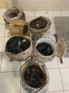 Artefatos perfurantes que seriam jogados nas ruas
