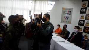 Ato simbólico de entrega dos armamentos