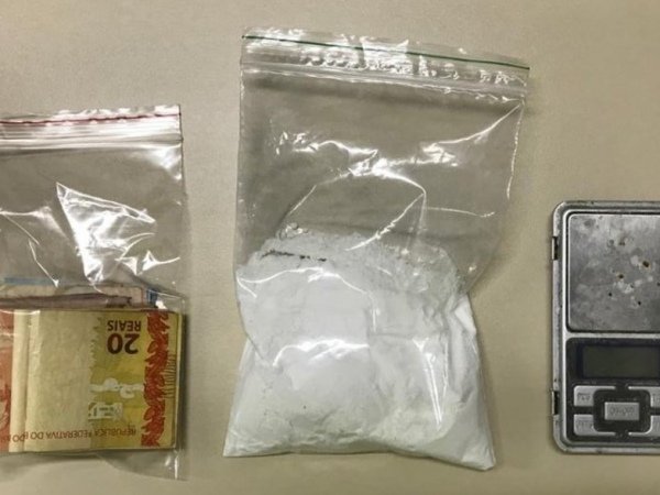 Material apreendido com os criminosos