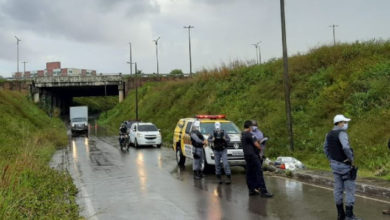 Motociclista identificado como Denilson morreu no local do acidente
