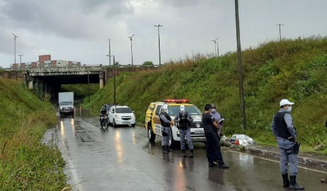 Motociclista identificado como Denilson morreu no local do acidente