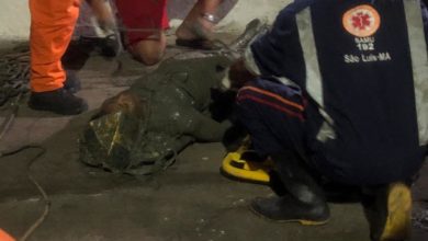 Mulher foi resgatada pelo Corpo de Bombeiros e SAMU