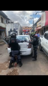 O trio estava em um veículo Cobalt