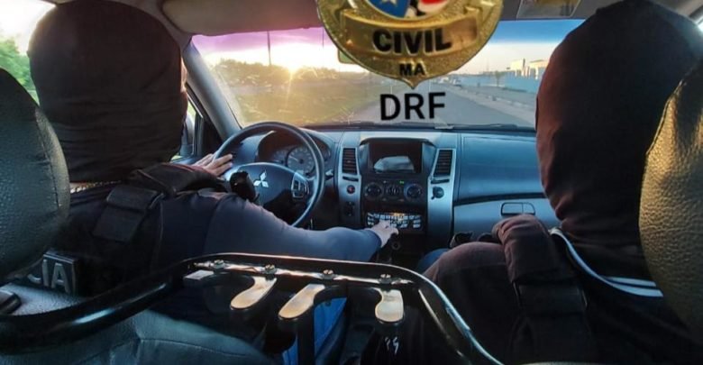 Polícia Civil durante diligência