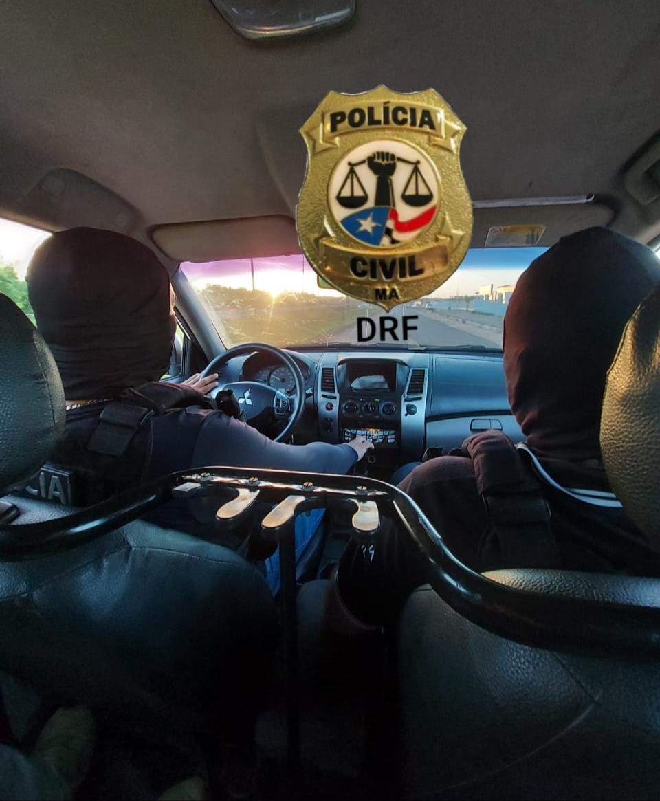 Polícia Civil durante diligência
