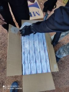 Armas foram apreendidas também