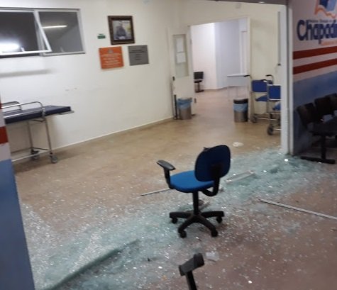 Vidro da recepção foi quebrado