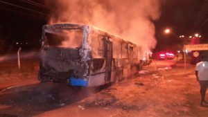 Ônibus incendiado