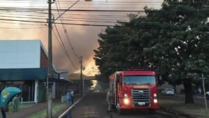 Bombeiros já estão no local