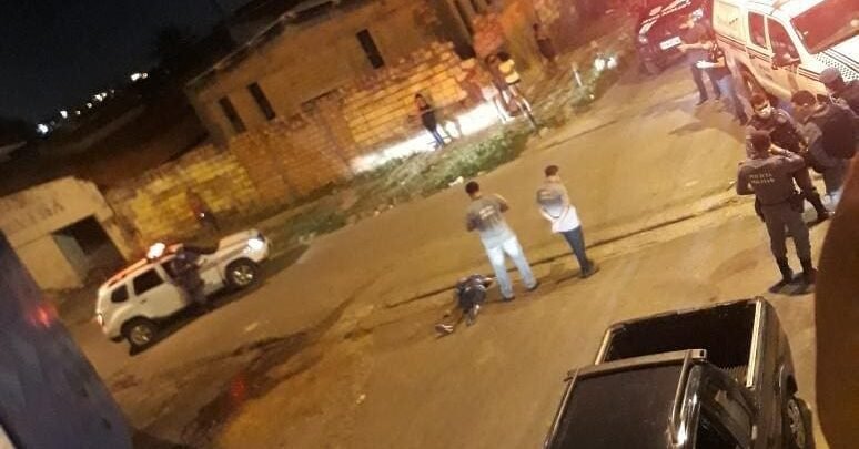 Polícia Civil no local do crime