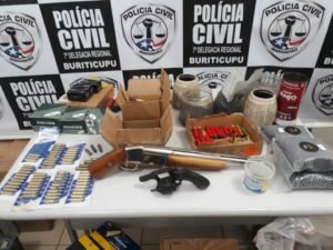 Ação da PCMA apreendeu armas de fogo, munições e cigarros (Foto divulgação)