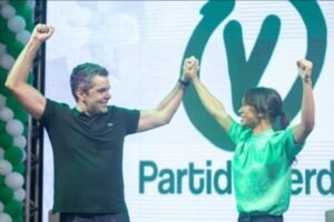 Adriano e Vall na convenção do PV