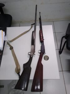 Arma de fogo apreendida na residência do comerciante