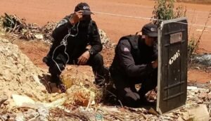 GOE age para desarmar bomba