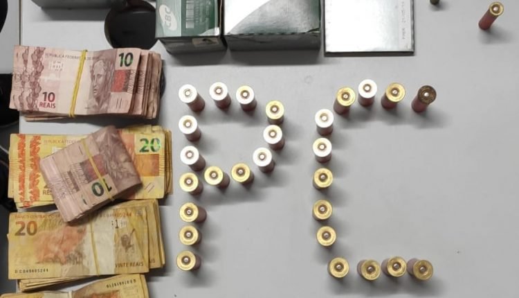 Material encontrado no estabelecimento (foto divulgação)